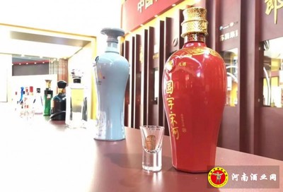 劉滿倉(cāng)點(diǎn)贊宋河品質(zhì) 瀘州國(guó)際酒博會(huì)上的酒業(yè)新風(fēng)向